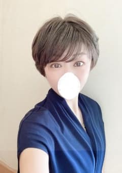 銀座サロン　KAZUE WIG　人毛MIX　フェミニンショート　ダークブラウン 銀座サロン KAZUE WIG 人毛MIX フェミニンショート ダークブラウン