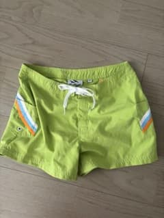 水着　ショートパンツ　女性のサムネイル