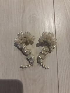 ERIKA TOKYO 花モチーフ イヤリングのサムネイル
