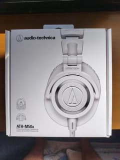 新品同様 audio-technica ATH-M50x ホワイト ヘッドホンのサムネイル