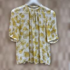 トゥモローランドイエロー系 花柄 半袖 ブラウス シアー素材 - メルカリ