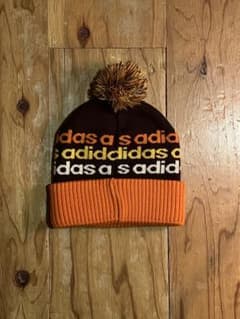 adidas ポンポン付きニット帽のサムネイル