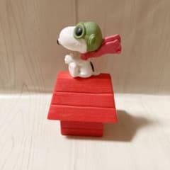 SNOOPYの置物のサムネイル