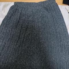 プリーツロングスカート グレー系 総柄のサムネイル