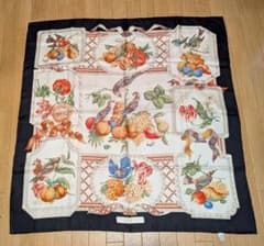 【美品】Salvatore Ferragamo シルクスカーフ 大判 果実 鳥柄のサムネイル