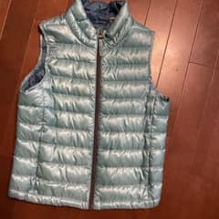 新品ユニクロ　ダウンベストのサムネイル