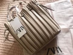 新品！ ZARA プリーツ加工入りミニバケットバッグのサムネイル
