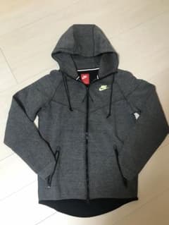【再値下げ】NIKE テックフリース　パーカーのサムネイル
