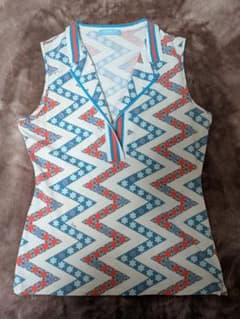 EMILIO PUCCI ノースリーブ　ブラウス　幾何学　青系 EMILIO PUCCI エミリオプッチ ノースリーブ トップス 40サイズ - メルカリ