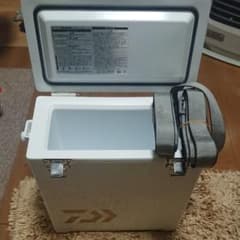 ダイワ クーラーボックス ZS-700 6面真空パネルのサムネイル