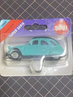 新品未開封CITROENミニカー ミニチュア 2CV ドゥ・シュヴォ siku製