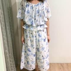 オフショルフラワープルオーバー+パンツセットのサムネイル