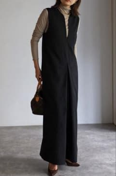 ボンジュールサガン　ディープVネックオールインワン　M