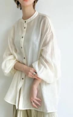 neuna シアーシャツ　アイボリー　美品　【最安値】のサムネイル
