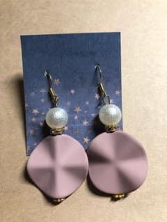 ハンドメイドピアス 花びら マスタードのサムネイル