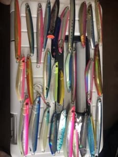 ジギングに！ジグ沢山とクーラーボックスセット　売り切りのサムネイル