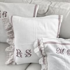 フランスアンティーククロス*イニシャル刺繍クッションカバー*赤ライン