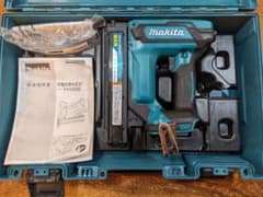 [専用出品]マキタ 35mm充電式面木釘打 FN350DZKのサムネイル