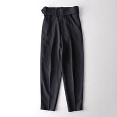 HYKE　ハイク　ベルテッド　タック　スラックス　パンツ　1　黒 HYKE ハイク ベルテッド タック スラックス パンツ 1 黒 - メルカリ