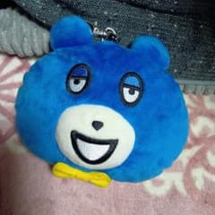青いクマのぬいぐるみ
