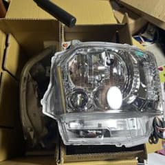 ハイエース7型ダークプライム2 純正ヘッドライトのサムネイル