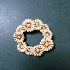 小菅幸子さん ブローチのサムネイル