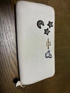 ふ*ん様 COACH 長財布 ホワイト 月 星 蝶 モチーフのサムネイル