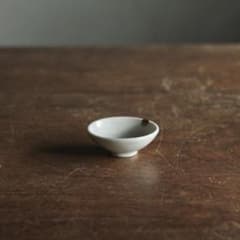 古伊万里 白磁 碗形 盃 酒器 ぐい呑み No.2 古道具 アンティーク 古伊万里 白磁 盃 小ぶり No.2 酒器 ぐい呑み 古道具 アンティーク