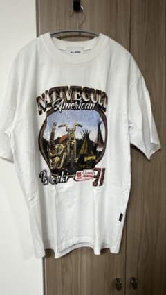 ダメージ加工のついたプリントTシャツのサムネイル