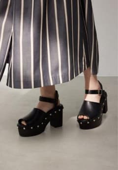チャンキーヒールスタッツサンダルazulbymoussyのサムネイル