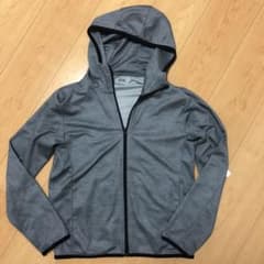 ☆ユニクロ パーカー☆160cmのサムネイル