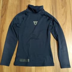 Under Armour ネイビー、ハイネック、裏起毛、生地厚めのサムネイル