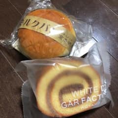 ミルクパンとロールケーキのスクイーズキーホルダーのサムネイル