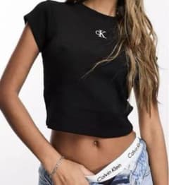 カルバンクライン　クロップド　Tシャツのサムネイル