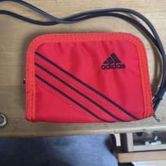 アディダス adidasのサムネイル
