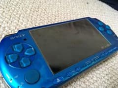 【美品】PSP 3000 本体(ケース、メモリースティック、充電コード付属)のサムネイル