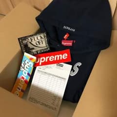 送料込 supreme Slogo hoodie navy Lsizeのサムネイル