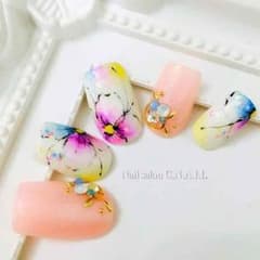 カラフルフラワーネイル♡のサムネイル