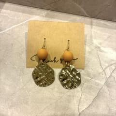 【ハンドメイド】ピアス　マットビーズ　ゴールドプレート　シンプル