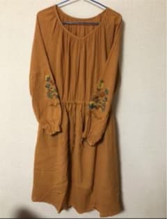 刺繍ワンピースのサムネイル