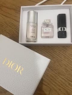 Dior ギフトボックスセット　未使用　　香水　口紅　美容液のサムネイル