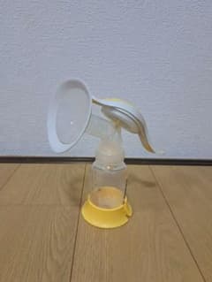 L*a様 medela 手動さく乳器 ハーモニーのサムネイル