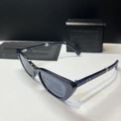 FENDI フェンディ 折り畳み式 サングラス FE40089I アイウェア FENDI フェンディ 折り畳み式 サングラス FE40089I アイウェア - メルカリ