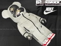 BE@RBRICK ベアブリック NIKE TECH ナイキ 1000% - メルカリ