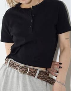 who's who gallery Tシャツ ショート丈 半袖ヘンリーネック 黒のサムネイル