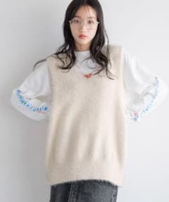 ローリーズファーム　クリーム色ニットベスト