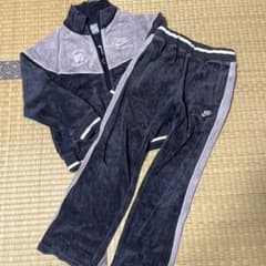 ☆めめ様専用☆NIKE ベロアジャージ　上下セット　120のサムネイル