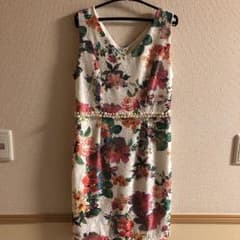 花柄ワンピースのサムネイル