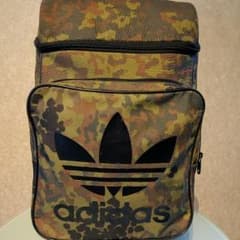 【限定品！】adidas オリジナル迷彩リュックのサムネイル