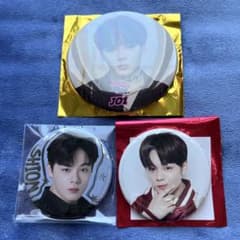 鶴房汐恩 JO1 缶バッジセット - メルカリ